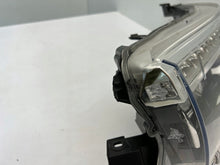 Laden Sie das Bild in den Galerie-Viewer, Frontscheinwerfer Toyota Hilux VIII LED Links Scheinwerfer Headlight