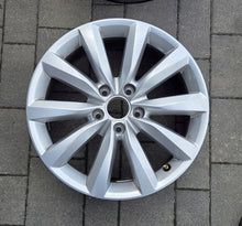 Laden Sie das Bild in den Galerie-Viewer, 1x Alufelge 17 Zoll 7.0" 5x112 43ET Glanz Silber 5N0601025AR VW Tiguan Rim Wheel FEL4645034294lt