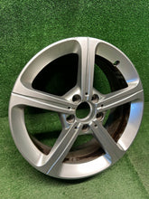 Load image into Gallery viewer, 1x Alufelge 17 Zoll 6.5" 5x112 44ET Glanz Silber A1774011200 Mercedes-Benz FEL8096393687ii