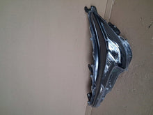 Laden Sie das Bild in den Galerie-Viewer, Frontscheinwerfer Toyota Corolla 81110-02S60 Links Scheinwerfer Headlight SCH8274399088nt