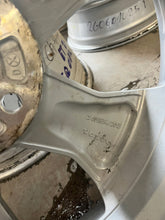 Load image into Gallery viewer, 1x Alufelge 18 Zoll 7.5" 5x108 50 5ET Glanz Silber 31471553 Volvo Xc60 I FEL6490652909ha