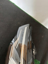 Laden Sie das Bild in den Galerie-Viewer, Frontscheinwerfer Audi A6 C8 4K0941039C LED Ein Stück (Rechts oder Links) SCH3120973793ms