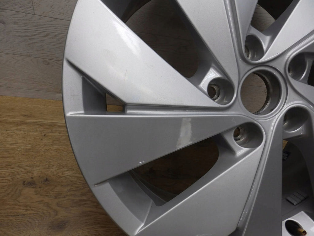 1x Alufelge 17 Zoll 6.5" 5x112 46ET Glanz Silber 5H0601025B VW Golf Viii FEL1501157196uh