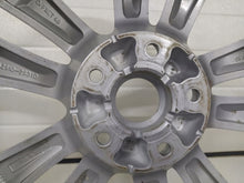 Load image into Gallery viewer, 1x Alufelge 18 Zoll 6.5&quot; 5x114.3 48ET Glanz Silber 52910-2S310 Hyundai Tucson
