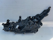 Laden Sie das Bild in den Galerie-Viewer, Frontscheinwerfer Toyota Corolla 8111002T30-00 Rechts Scheinwerfer Headlight SCH8431139362ic