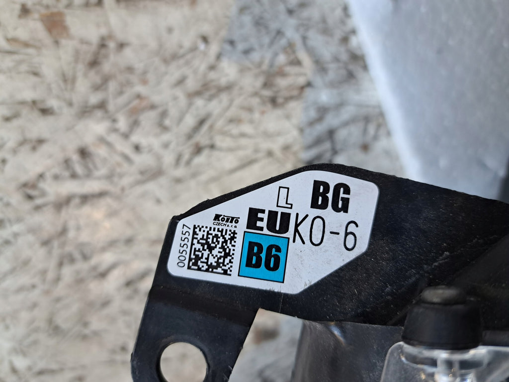 Frontscheinwerfer Toyota Yaris Links Scheinwerfer Headlight