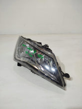 Laden Sie das Bild in den Galerie-Viewer, Frontscheinwerfer Seat Leon 5F2941016A Rechts Scheinwerfer Headlight
