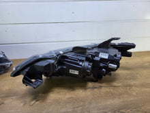 Laden Sie das Bild in den Galerie-Viewer, Frontscheinwerfer Mitsubishi Outlander III ECM921-22A20 Rechts Headlight