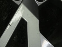 Laden Sie das Bild in den Galerie-Viewer, 1x Alufelge 17 Zoll 7.0&quot; 5x112 45ET Glanz Silber 5E0601025 Skoda Rim Wheel