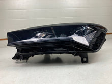 Laden Sie das Bild in den Galerie-Viewer, Frontscheinwerfer Skoda Enyaq 5LB941015 LED Links Scheinwerfer Headlight