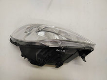 Laden Sie das Bild in den Galerie-Viewer, Frontscheinwerfer Mercedes-Benz Sprinter A9068200161 Ein Satz Headlight
