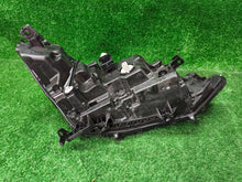 Laden Sie das Bild in den Galerie-Viewer, Frontscheinwerfer Honda Hrv Hr-V Links Scheinwerfer Headlight SCH7063808259yh