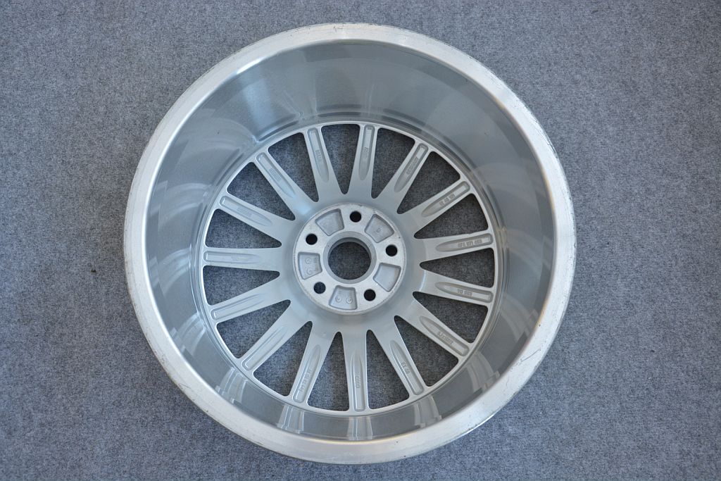 1x Alufelge 18 Zoll 8.0" 5x112 48ET Glanz Silber 4F4071496 Audi Rim Wheel