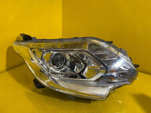 Laden Sie das Bild in den Galerie-Viewer, Frontscheinwerfer Mitsubishi L200 8301C742 HFG07DB Xenon Rechts Headlight