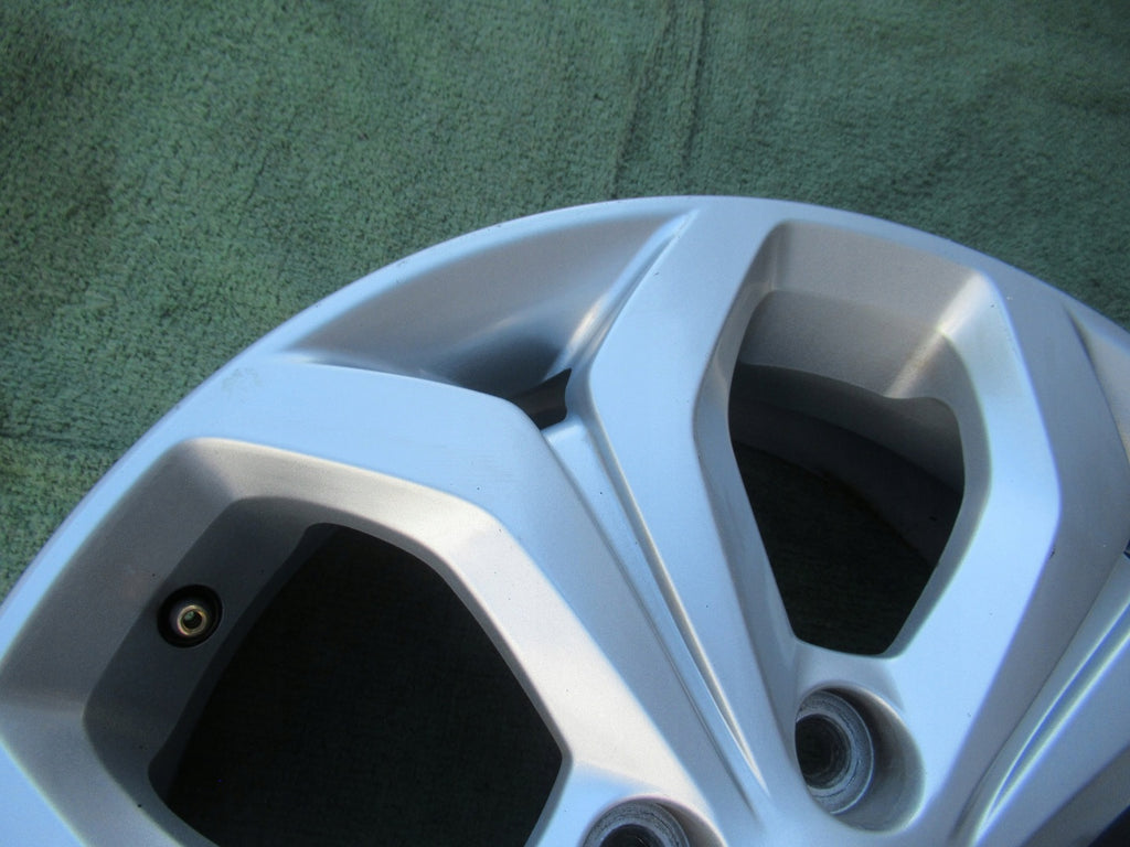 1x Alufelge 17 Zoll 6.5" 5x114.3 54ET Glanz Silber 529101K200 Hyundai Ix20