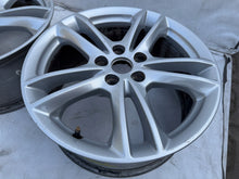 Laden Sie das Bild in den Galerie-Viewer, 1x Alufelge 17 Zoll 7.5" 5x108 55ET Glanz Silber DS7C-1007-S3A Ford Mondeo FEL3742432430ti