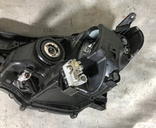 Laden Sie das Bild in den Galerie-Viewer, Frontscheinwerfer Toyota 8114542572 Rechts Scheinwerfer Headlight