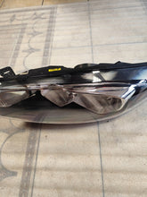 Laden Sie das Bild in den Galerie-Viewer, Frontscheinwerfer Ford Fiesta C1BB-13W030-AE Links Scheinwerfer Headlight SCH6037506975bs