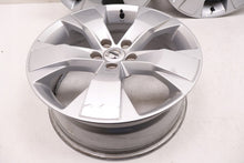 Laden Sie das Bild in den Galerie-Viewer, 4x Alufelge 18 Zoll 7.5" 5x108 50 5ET Glanz Silber 31471553 Volvo Xc40 Rim Wheel FEL1483128526rv