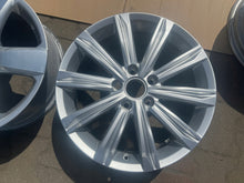 Load image into Gallery viewer, 1x Alufelge 17 Zoll 6.5&quot; 5x112 52ET Glanz Silber 5TA601025 VW Touran Rim Wheel