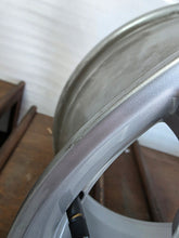 Load image into Gallery viewer, 1x Alufelge 16 Zoll 6.5" 5x112 33ET Glanz Silber 7N5601025 Seat Alhambra FEL7989824690dx