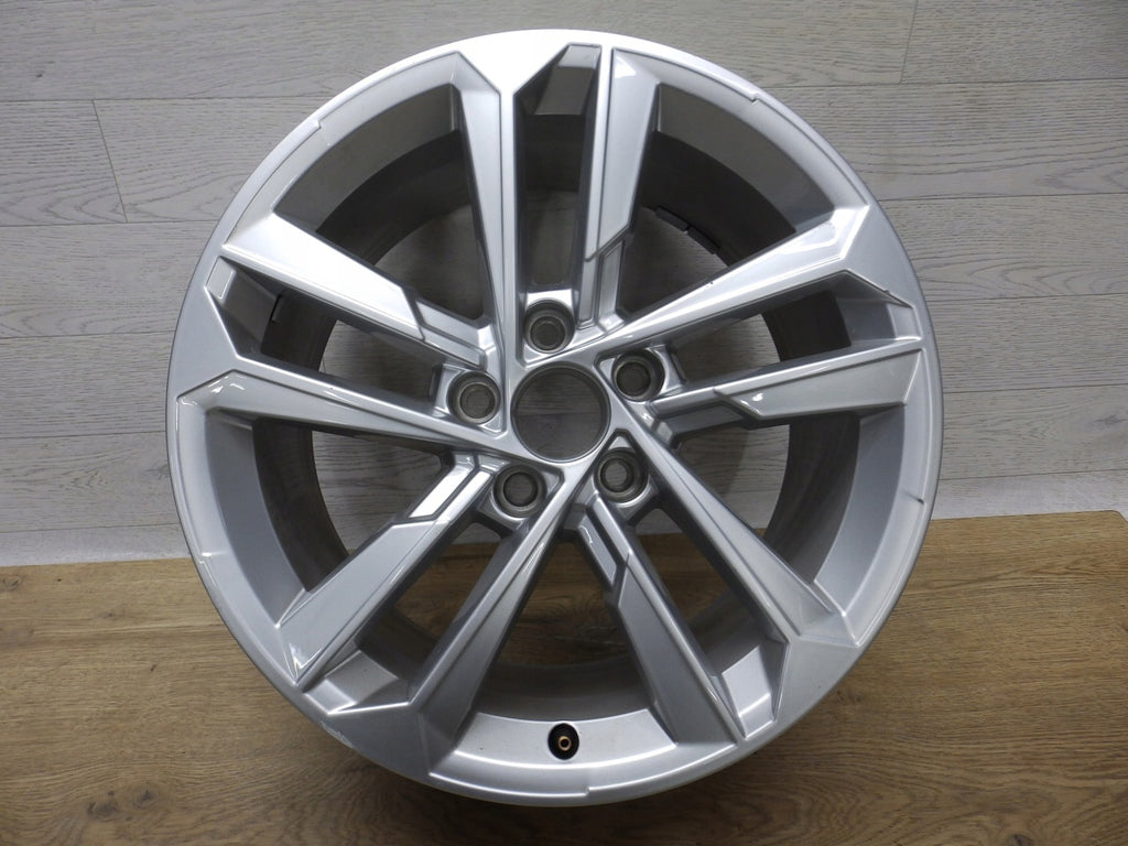 1x Alufelge 17 Zoll 8.0" 5x112 46ET Glanz Silber 8Y0601025E Audi A3 Rim Wheel