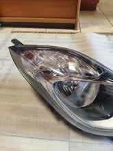 Load image into Gallery viewer, Frontscheinwerfer Hyundai Ix20 921021K000 Ein Stück (Rechts oder Links)