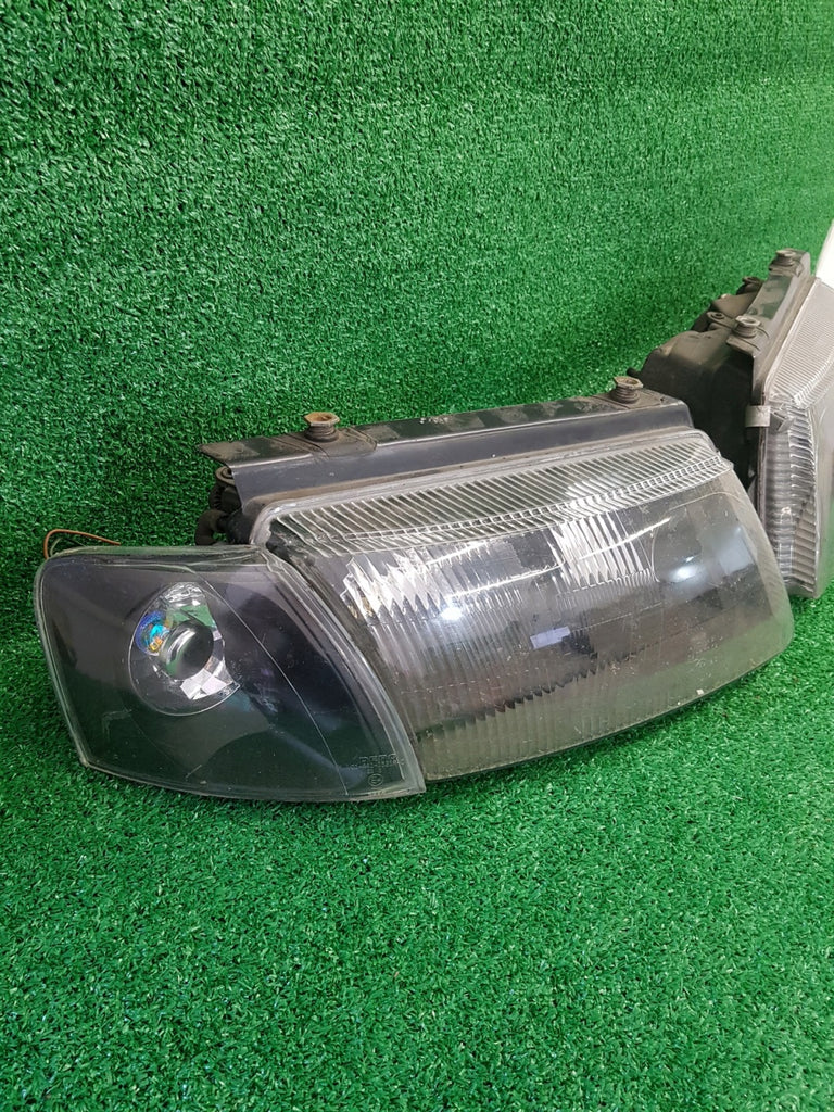 Frontscheinwerfer VW Passat 123XXXX Ein Satz Scheinwerfer Headlight SCH3841753569qu