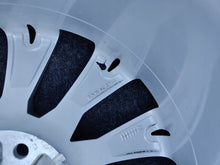 Laden Sie das Bild in den Galerie-Viewer, 1x Alufelge 18 Zoll 8.0" 5x112 44ET Glanz Silber 3V0601025AN Skoda Superb Iii FEL7469681773te
