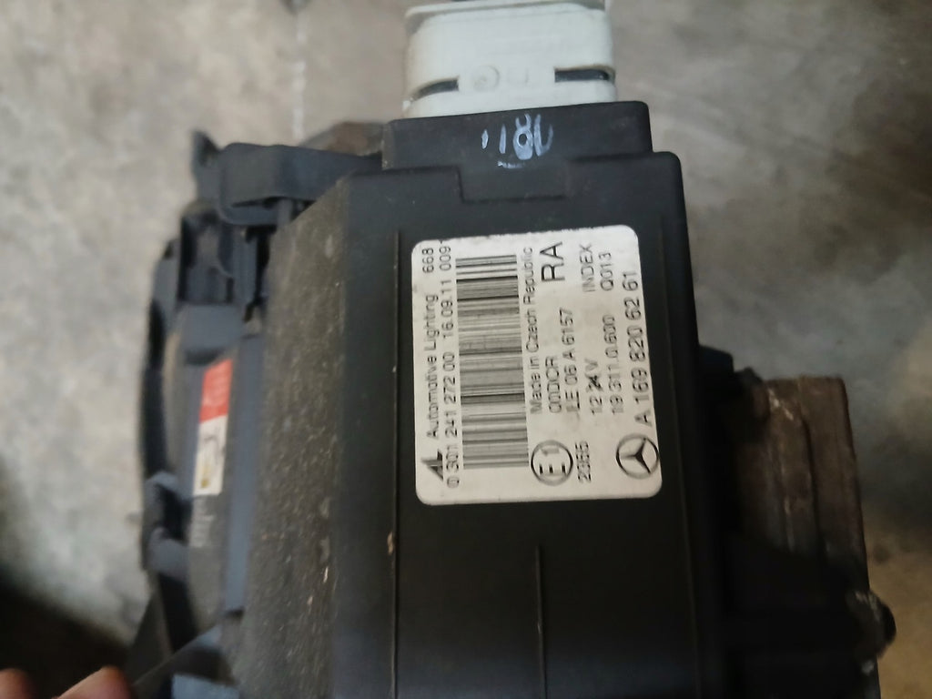 Frontscheinwerfer Mercedes-Benz W169 A1698206261 Rechts Scheinwerfer Headlight SCH6849709937zz