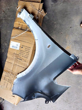 Laden Sie das Bild in den Galerie-Viewer, Kotflügel Mercedes-Benz Vito Vorne Links