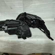 Load image into Gallery viewer, Frontscheinwerfer Kia Stonic LED Ein Satz Scheinwerfer Headlight SCH5944108547tp