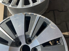 Laden Sie das Bild in den Galerie-Viewer, 1x Alufelge 17 Zoll 7.5&quot; 5x112 43ET 8V0601025DN Audi Rim Wheel