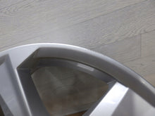 Laden Sie das Bild in den Galerie-Viewer, 1x Alufelge 17 Zoll 7.0" 5x112 45ET Glanz Silber 81A601025 Audi Q2 Rim Wheel FEL1264023211rw