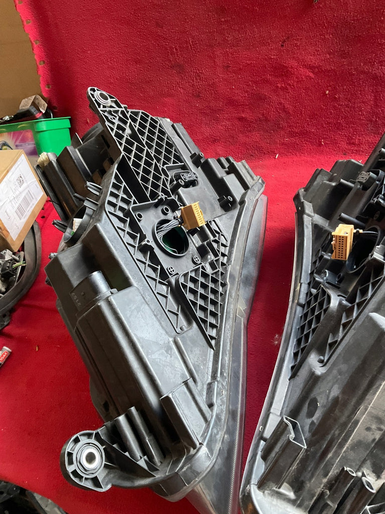 Frontscheinwerfer Skoda Superb III 3V1941015B 3V1941016B Xenon Ein Satz