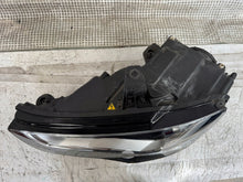 Laden Sie das Bild in den Galerie-Viewer, Frontscheinwerfer Audi A3 8V0941005 Xenon Links Scheinwerfer Headlight