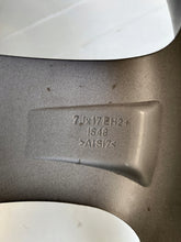 Laden Sie das Bild in den Galerie-Viewer, 1x Alufelge 17 Zoll 7.0&quot; 48ET 6784124 Mini R55 Rim Wheel