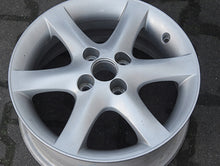 Laden Sie das Bild in den Galerie-Viewer, 1x Alufelge 15 Zoll 6.0&quot; 4x100 45ET HL16936A Toyota Corolla Rim Wheel