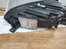 Laden Sie das Bild in den Galerie-Viewer, Frontscheinwerfer Ford Focus JX7B13E015CE Links Scheinwerfer Headlight SCH2881066285zt