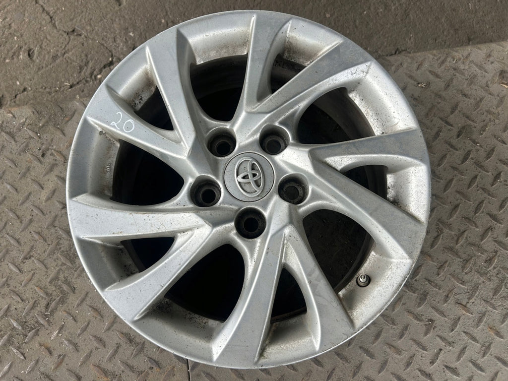 1x Alufelge 16 Zoll 6.5" 5x114.3 45ET Glanz Silber 6775685 Toyota Rim Wheel FEL1400871578pa