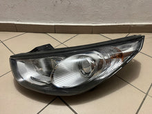 Laden Sie das Bild in den Galerie-Viewer, Frontscheinwerfer Hyundai Ix35 92101-2Y Links Scheinwerfer Headlight