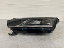 Laden Sie das Bild in den Galerie-Viewer, Frontscheinwerfer Skoda Octavia IV 5E4941015A LED Links Scheinwerfer Headlight SCH3523133547jy