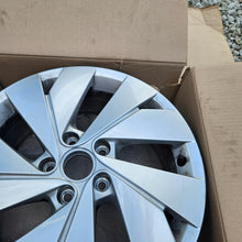 Load image into Gallery viewer, 1x Alufelge 17 Zoll 7.0" 5x112 46ET Glanz 5H0601025B VW Golf Viii Rim Wheel FEL9601089562gp