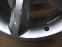 Load image into Gallery viewer, 1x Alufelge 18 Zoll 9.0&quot; 5x112 52ET Glanz Silber 8J0601025 Audi Tt Rim Wheel