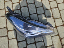 Load image into Gallery viewer, Frontscheinwerfer Toyota Yaris LED Rechts Scheinwerfer Headlight