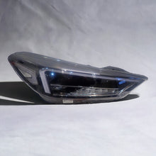 Load image into Gallery viewer, Frontscheinwerfer Hyundai Tucson 92102-D7700 FULL LED Rechts Headlight