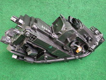 Load image into Gallery viewer, Frontscheinwerfer VW Touran 5TB941035E Links Scheinwerfer Headlight SCH9731931987lu