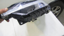 Load image into Gallery viewer, Frontscheinwerfer Volvo Xc60 II 32133544 LED Ein Stück (Rechts oder Links) SCH2756114107um
