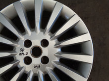 Laden Sie das Bild in den Galerie-Viewer, 1x Alufelge 17 Zoll 6.5" 4x100 46ET Silber 51767998 Fiat Punto Evo Grande FEL1427660807gt