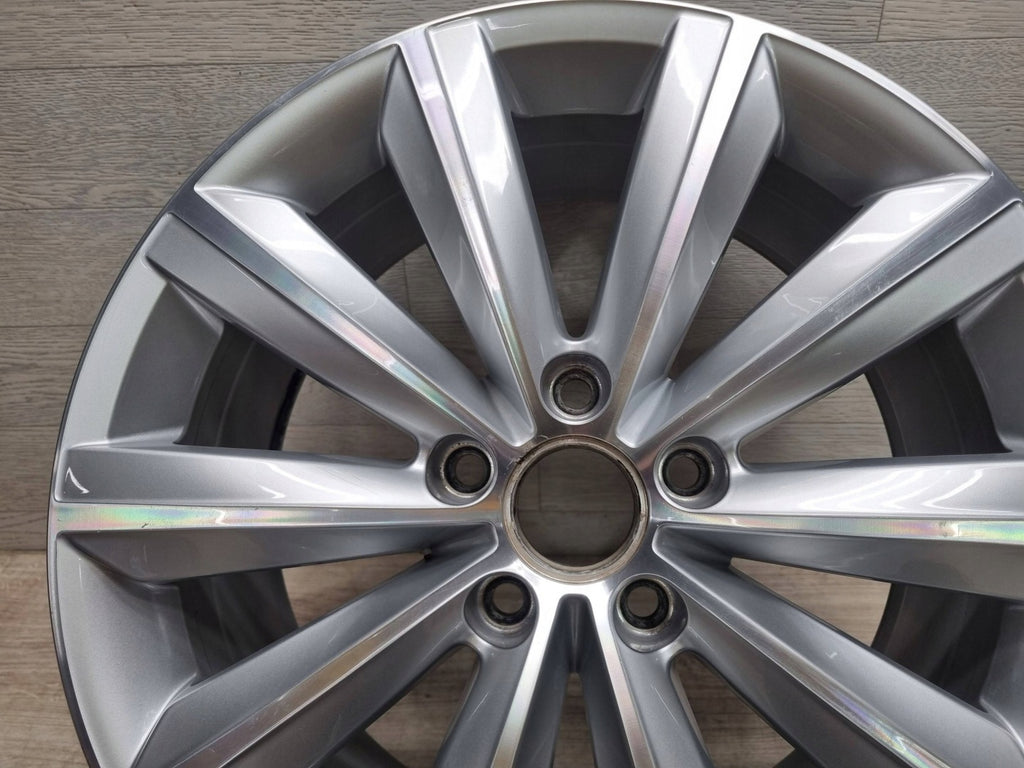 1x Alufelge 17 Zoll 7.5" 5x112 47ET Glanz Silber 3AA601025F VW Passat B7 FEL2056029962sz